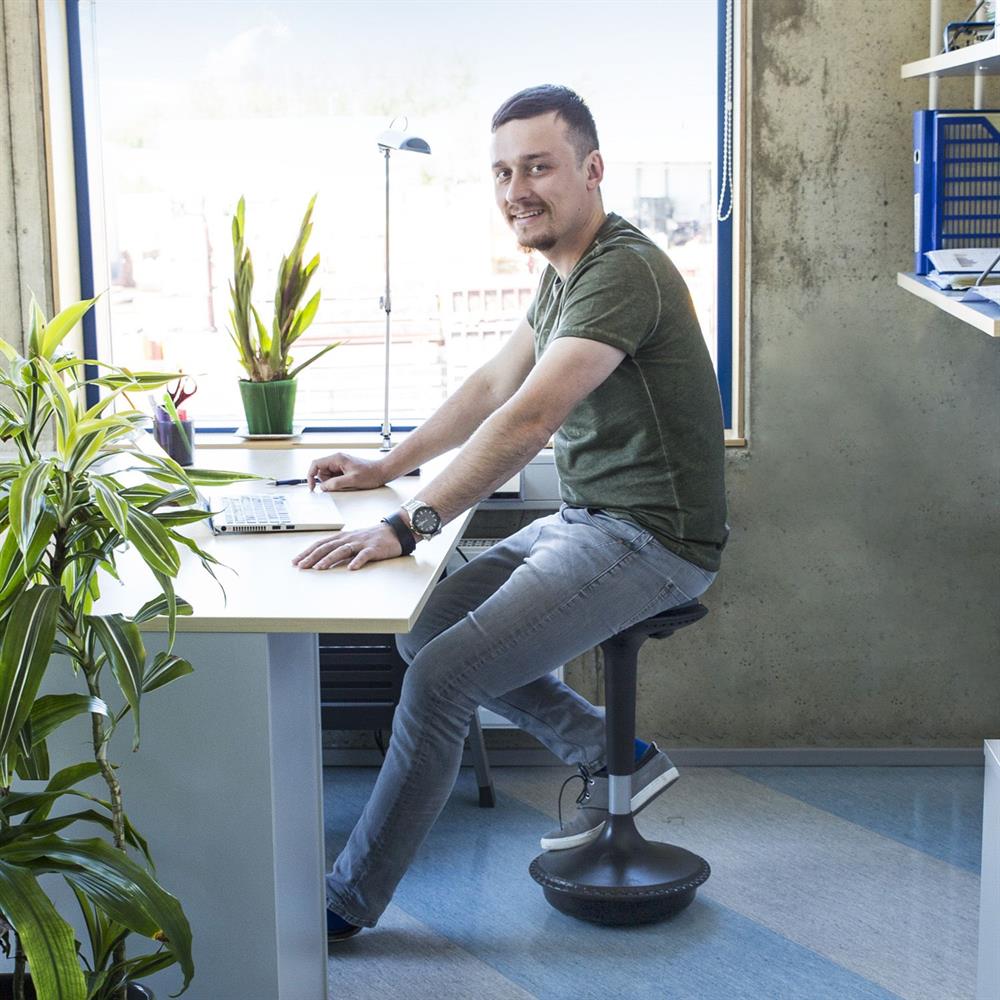 Office Chair East Madrid | size: Width: 33cm, Height: 84cm, Depth: 33cm | color: Black | image: 4 | variant: 1006208