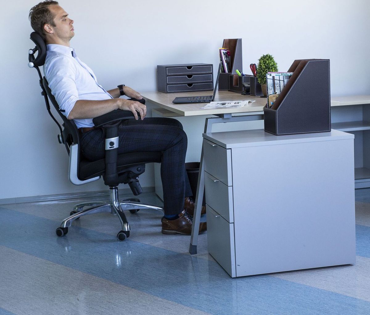 Office Chair East Selfoss | size: Width: 67cm, Height: 116-126cm, Depth: 62cm | color: Black | image: 4 | variant: 1005931