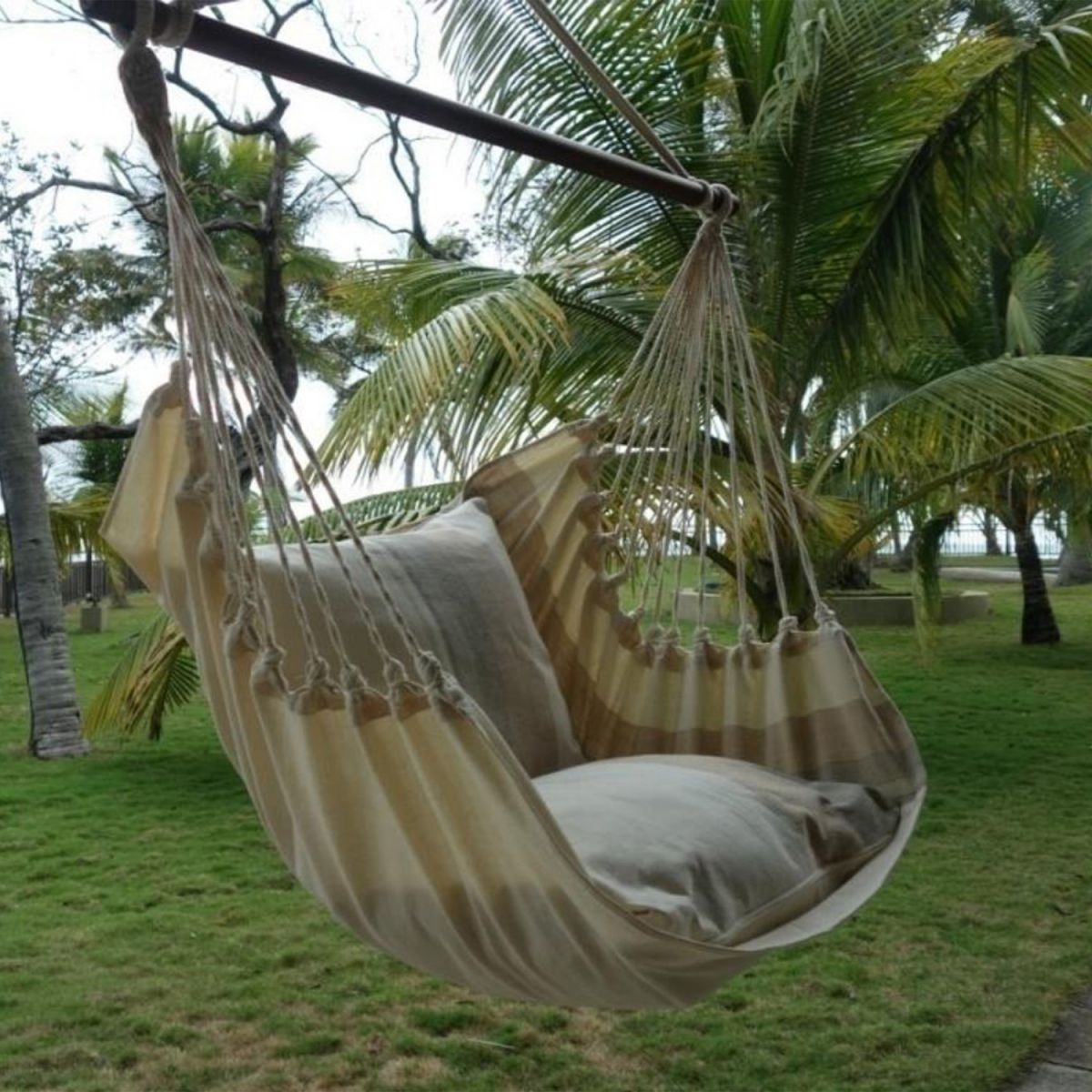 Rocking Chair East Haywards | color: White | image: 2 | variant: 1005225