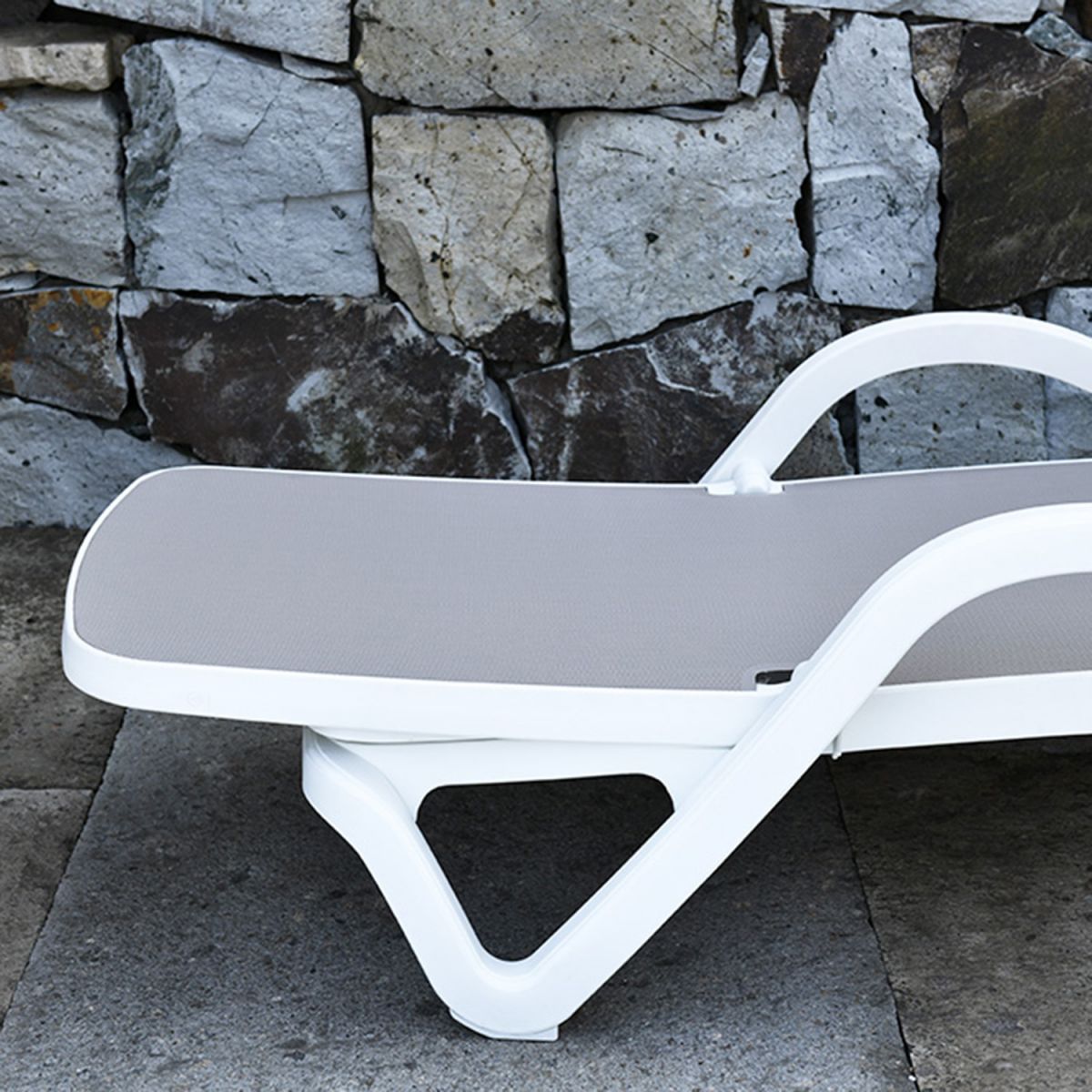 Sun Lounger East Aldeburgh | size: Length: 197cm, Width: 71.3cm, Height: 45.5cm | color: Beige | image: 5 | variant: 1005406