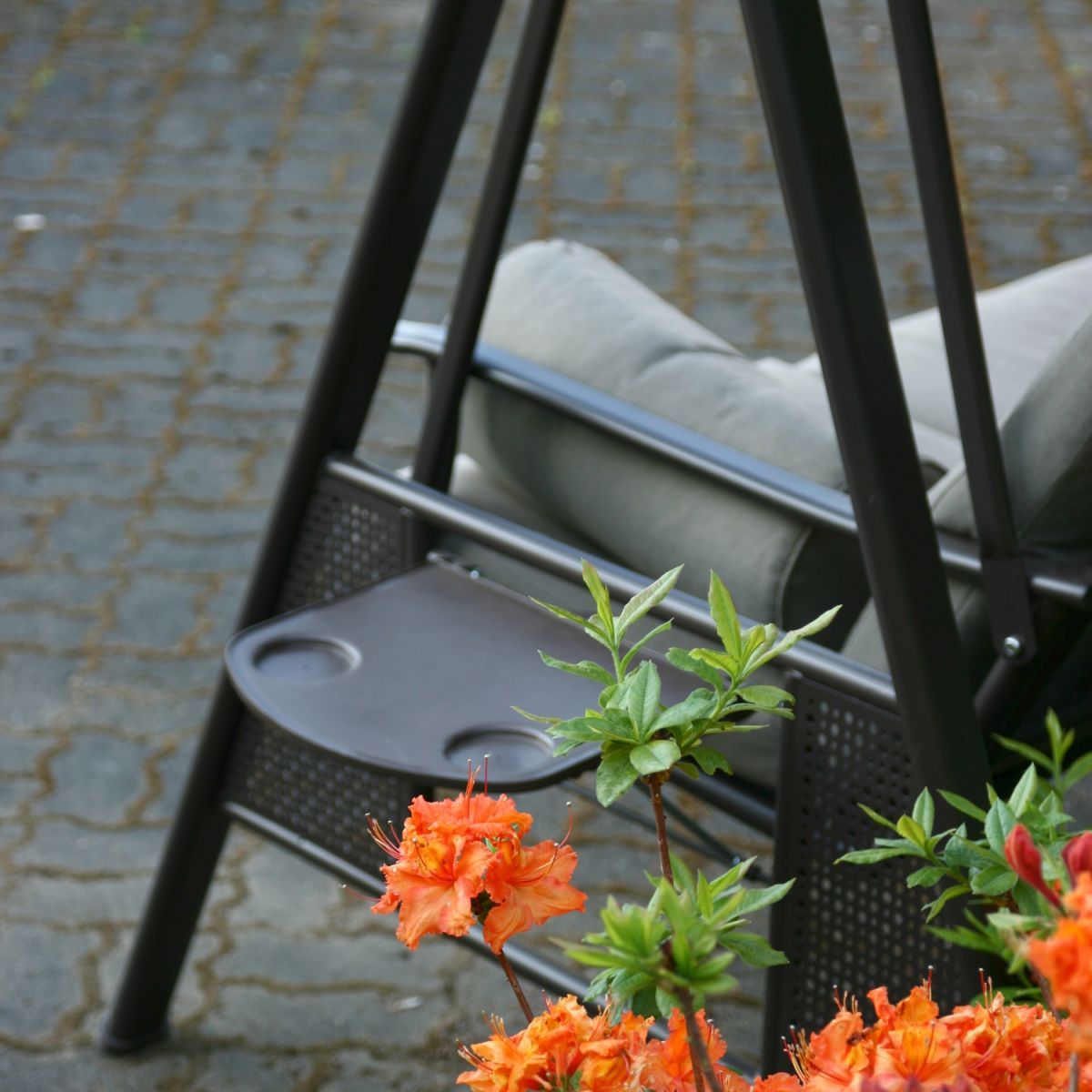 Garden Rocking Sofa East Tonbridge | color: Beige | image: 4 | variant: 1005221