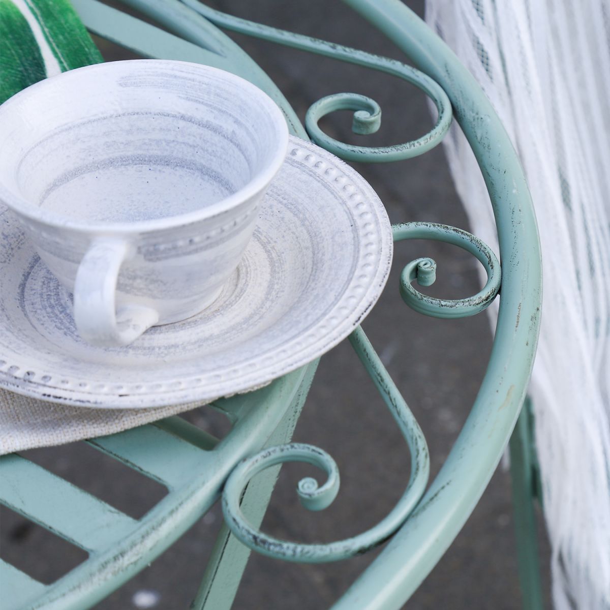 Garden Table East Salisbury | size: Height: 75cm, Diameter: 70cm | color: Green | image: 7 | variant: 1005623
