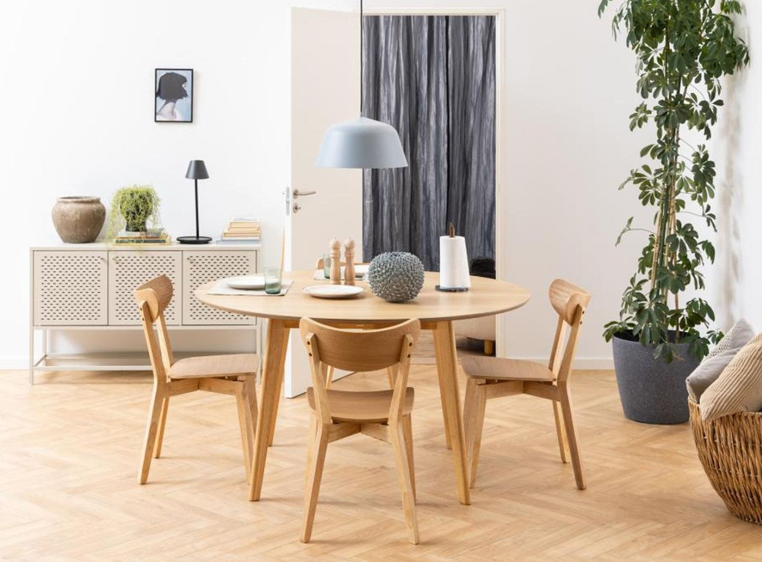 Kitchen Table Broadstairs | size: Length: 140cm, Width: 140cm, Height: 73cm, Diameter: 140cm | color: Oak | image: 4 | variant: 1005672