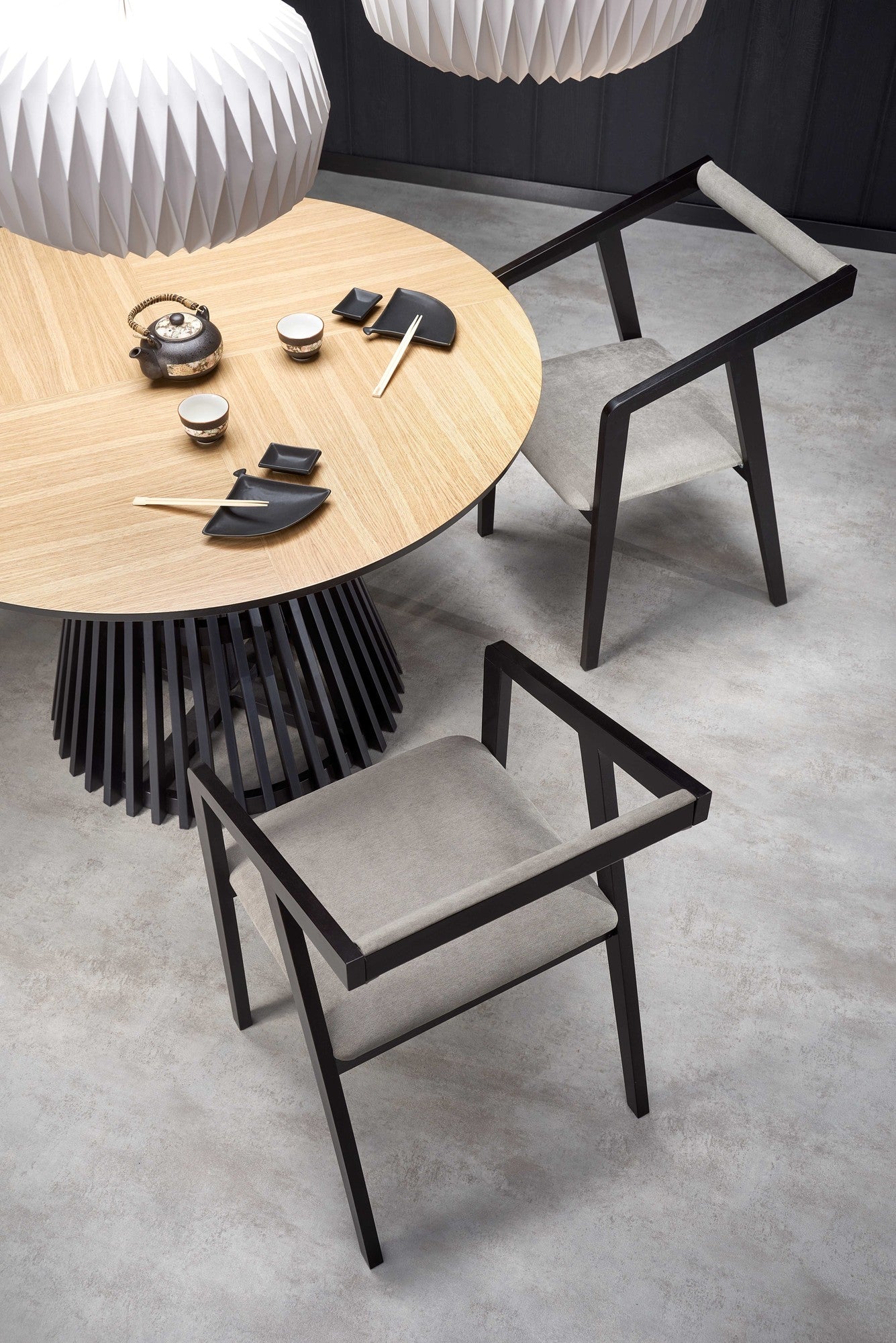Kitchen Table Miyaki | size: Length: 120cm, Width: 120cm, Height: 77cm, Diameter: 120cm | color: Black/Oak | image: 7 | variant: 1012580