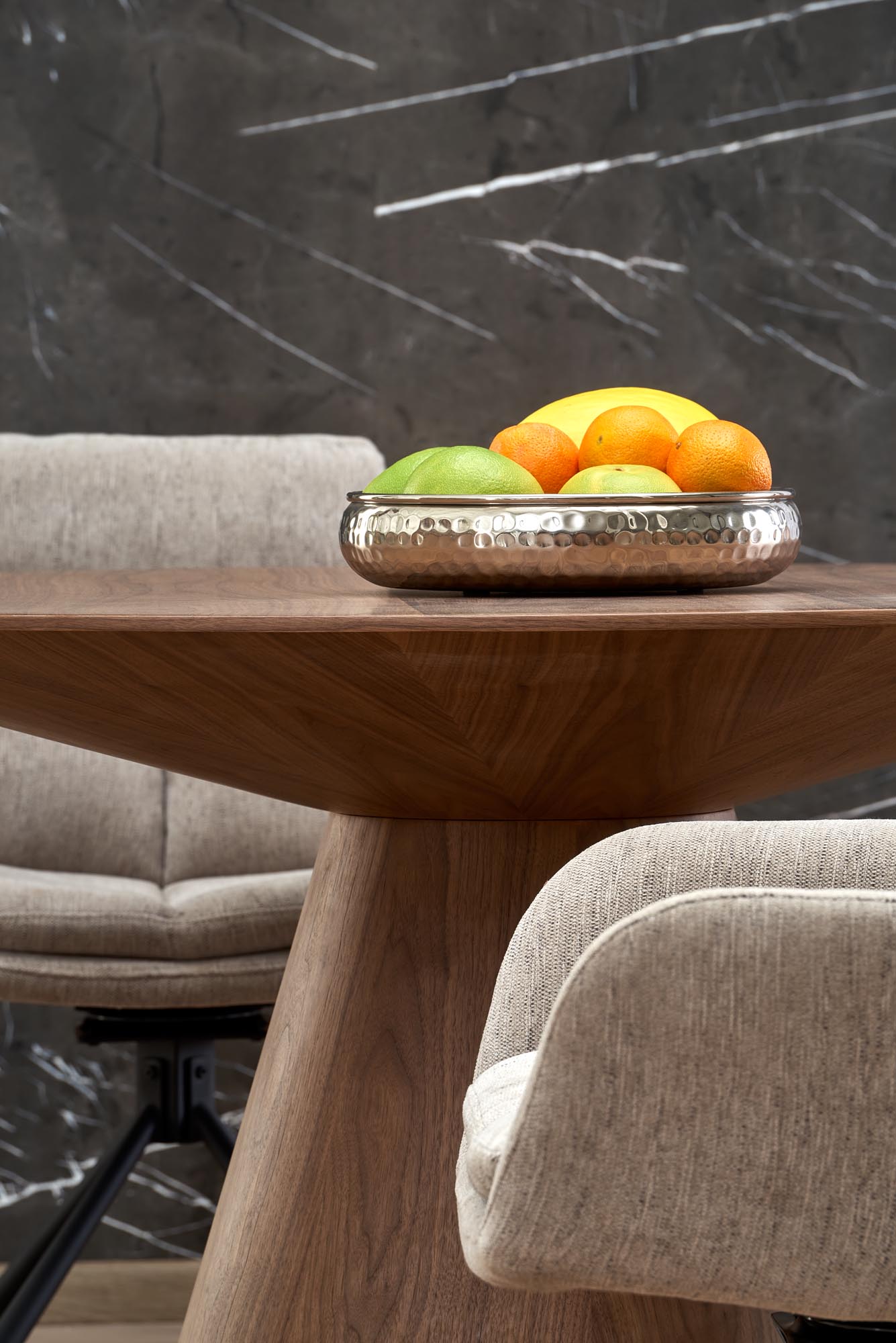 Kitchen Table West St Davids | size: Length: 136cm, Width: 136cm, Height: 78cm, Diameter: 136cm | color: Walnut | image: 7 | variant: 1007403