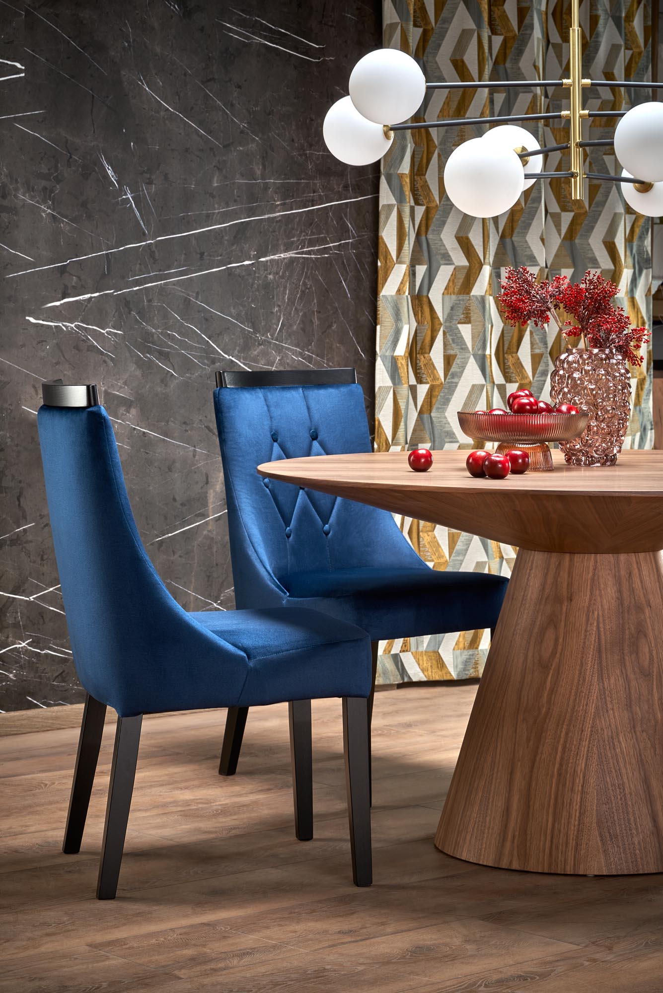 Kitchen Table West St Davids | size: Length: 136cm, Width: 136cm, Height: 78cm, Diameter: 136cm | color: Walnut | image: 8 | variant: 1007403
