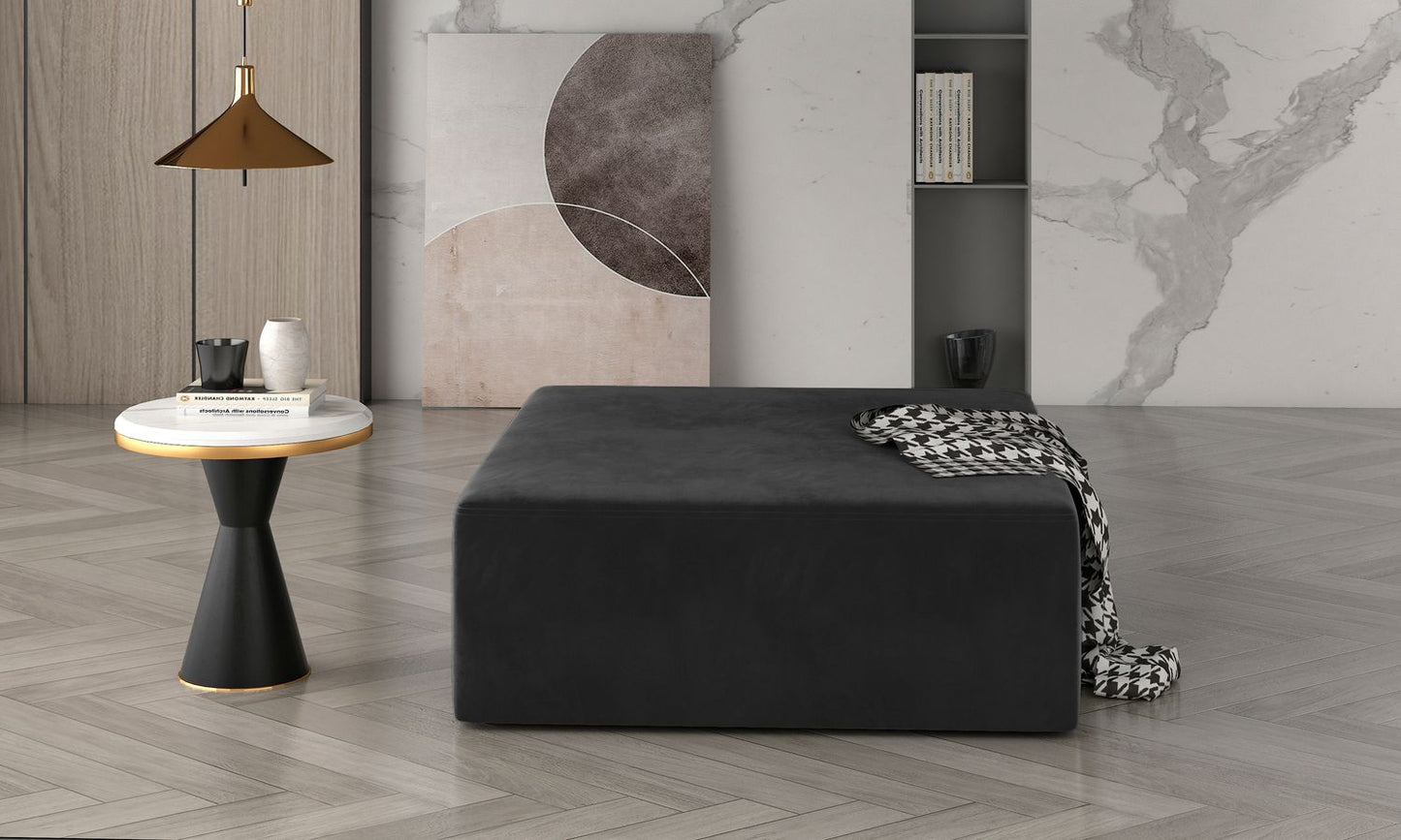 Pouf Kelim | size: Width: 83cm, Height: 42cm, Depth: 83cm | color: Monolith | image: 1 | variant: 1005821